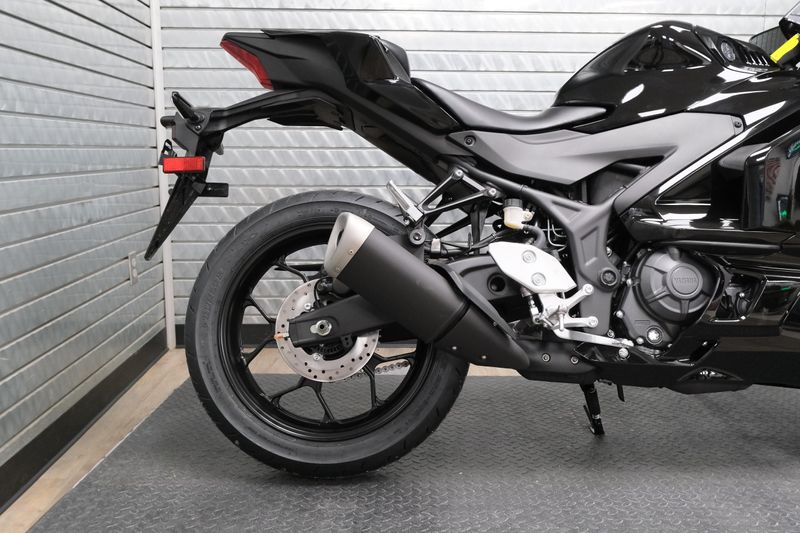 NEW 2026 YAMAHA YZFR3 ABS Image 11