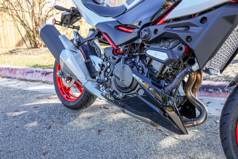 NEW 2026 KAWASAKI Z500 SE ABS Image 25