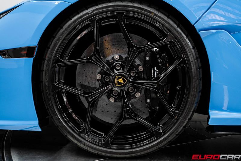 Used 2025 Lamborghini Revuelto *HIGH GLOSS STYLE PACKAGE * PASSENGER DISPLAY*Image 26