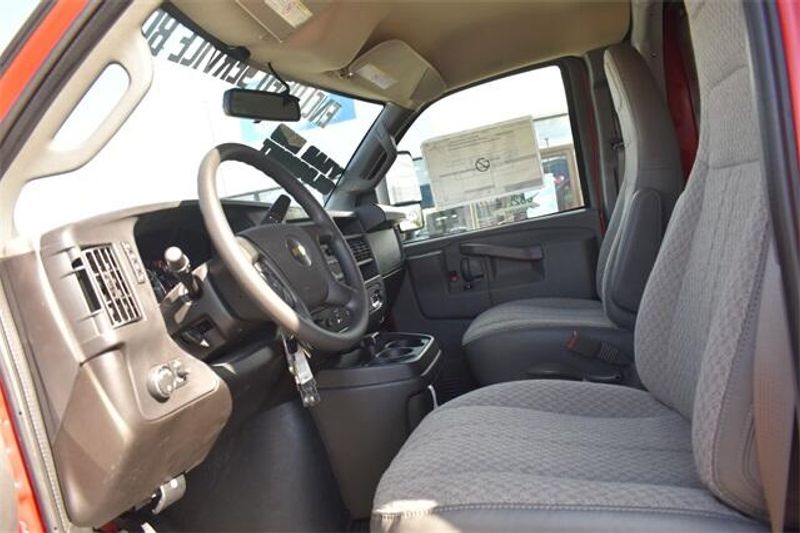 New 2025 Chevrolet Express 3500 Work VanImage 24
