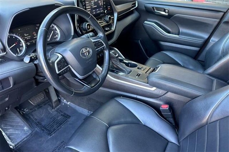 2022 Toyota Highlander XLEImage 8