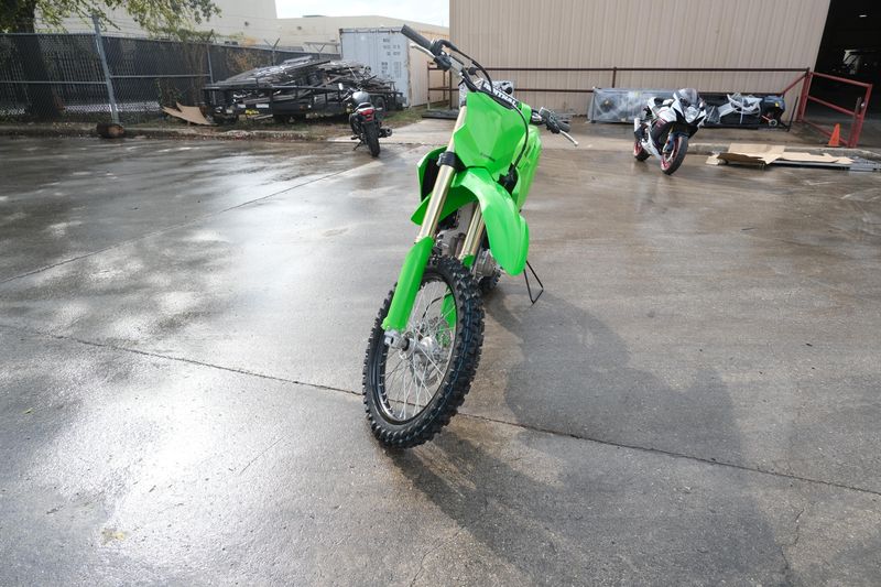 2025 Kawasaki KX450 LIME GREENImage 5