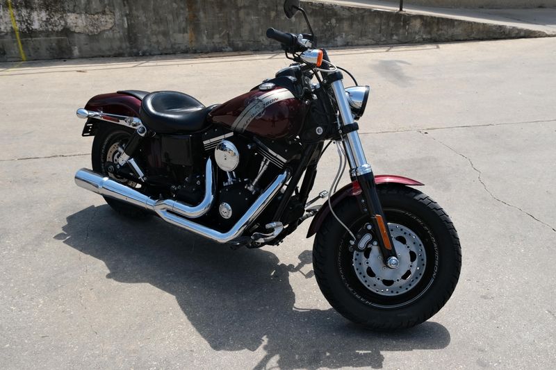 Used 2015 HARLEY DYNA FAT BOB MAROON Image 1