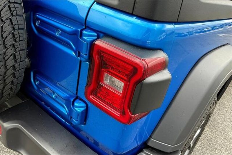 New 2025 Jeep Wrangler 4-door Sport SImage 12