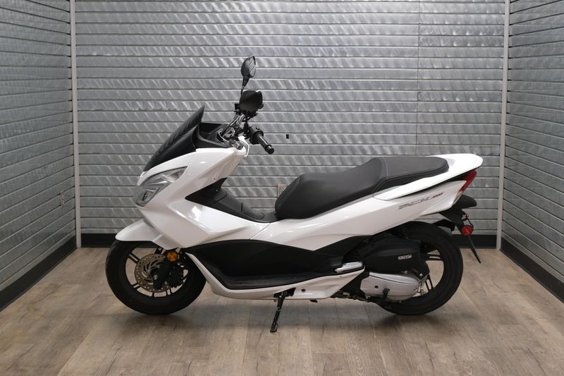 USED 2018 HONDA PCX 150 Image 6