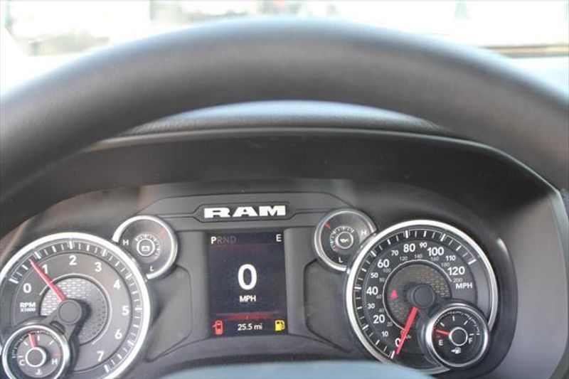 2023 RAM 3500 Chassis Cab Tradesman/SLTImage 25