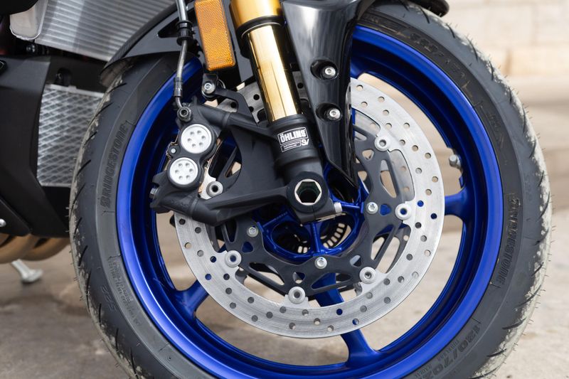 2025 Yamaha MT10 SP LIQUID METAL AND RAVEN Image 3