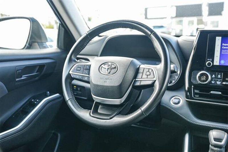 2023 Toyota Highlander LEImage 16