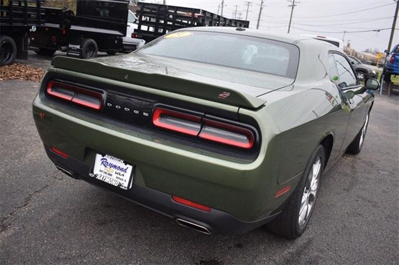 2021 Dodge Challenger SXTImage 3