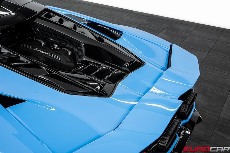 Used 2025 Lamborghini Revuelto *HIGH GLOSS STYLE PACKAGE * PASSENGER DISPLAY*Image 22