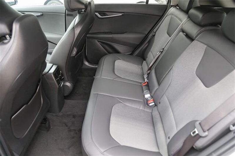 2025 Kia Niro EXImage 11
