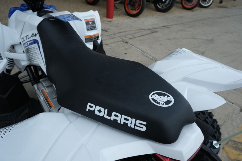 2025 Polaris OUTLAW 110 EFI BRIGHT WHITE AND BLUEImage 15