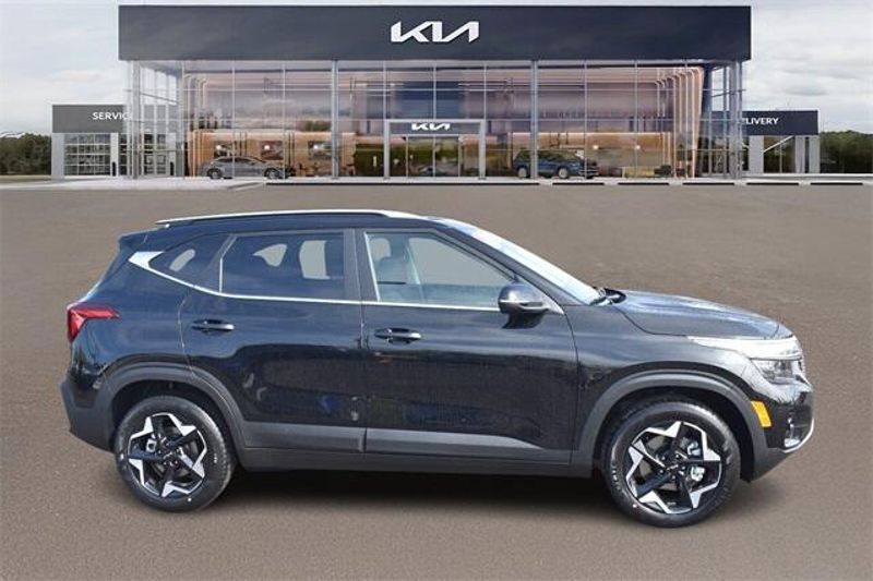 2025 Kia Seltos EXImage 2