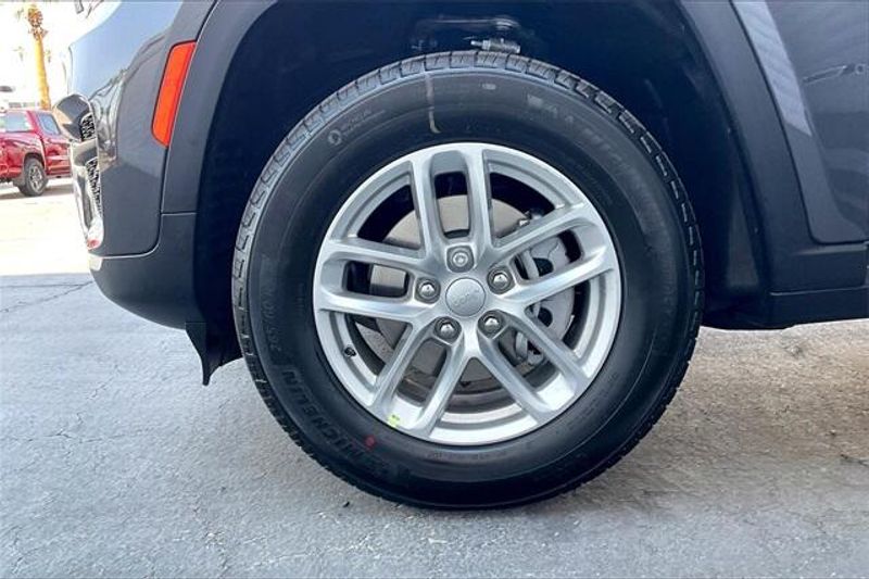 New 2025 Jeep Grand Cherokee Laredo X 4x4Image 10