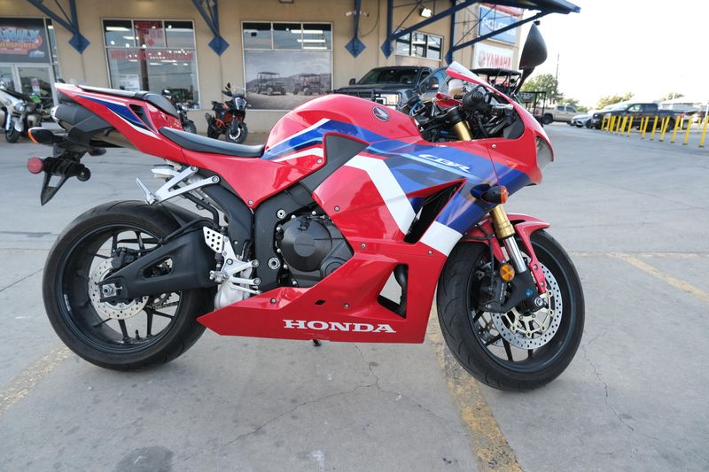 2021 Honda CBR600RR GRAND PRIX REDImage 6