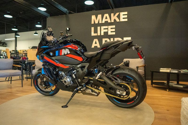 2025 BMW M 1000 XR 
