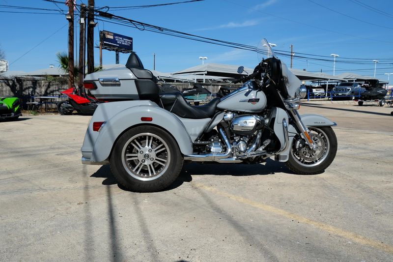 USED 2024 HARLEY TRIKE TRI GLIDE ULTRA Image 2