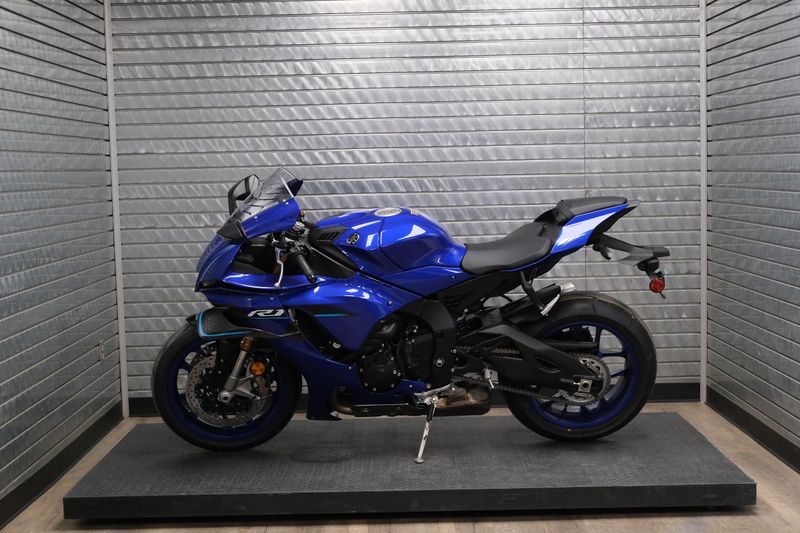 NEW 2026 YAMAHA YZF-R1 Image 3