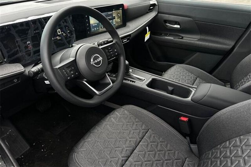 New 2025 Nissan Kicks SVImage 7