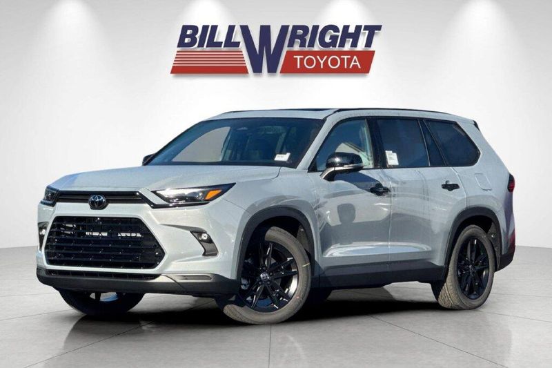 New 2026 Toyota Grand Highlander Hybrid Nightshade EditionImage 7