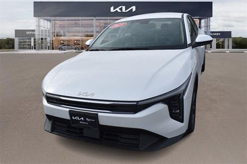 2025 Kia K4 LXSImage 7