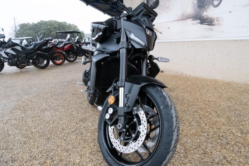 2025 Yamaha MT09 MATTE RAVEN BLACKImage 12