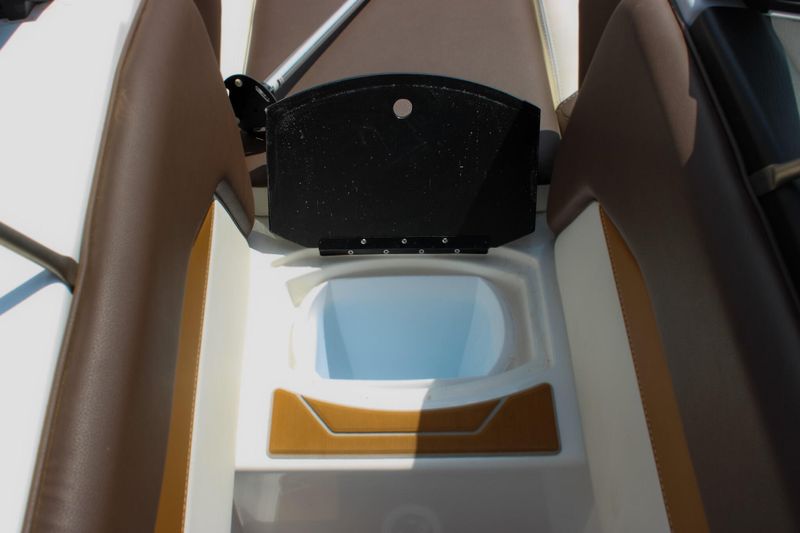 2024 MALIBU 21 LX  in a WHITE exterior color. Family PowerSports (877) 886-1997 familypowersports.com 