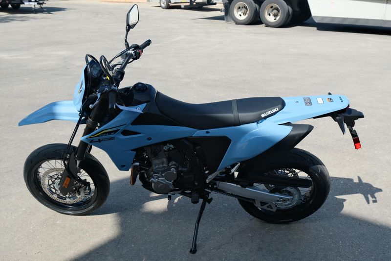 2025 Suzuki DRZ 4SM SKY GRAY Image 6