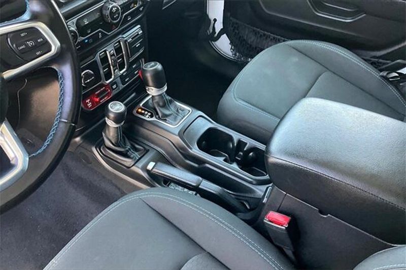 Used 2022 Jeep Wrangler 4xE Unlimited Rubicon 4xeImage 17