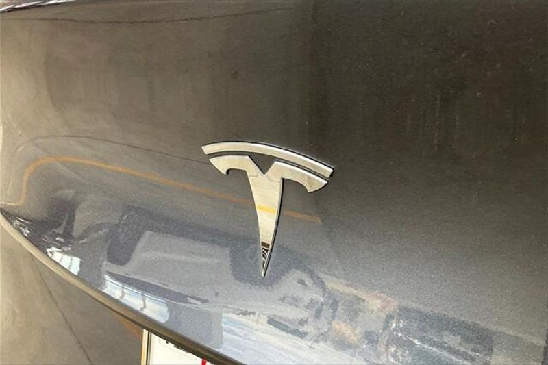 2021 Tesla Model Y Long RangeImage 31