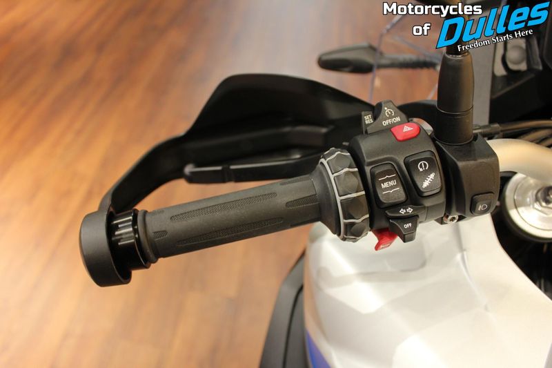 2024 BMW F900GS Adventure Image 9