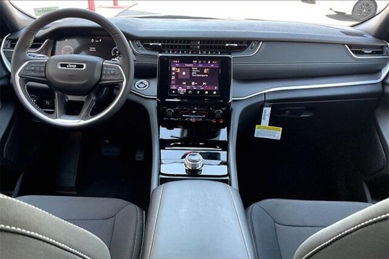 New 2025 Jeep Grand Cherokee Laredo X 4x4Image 4