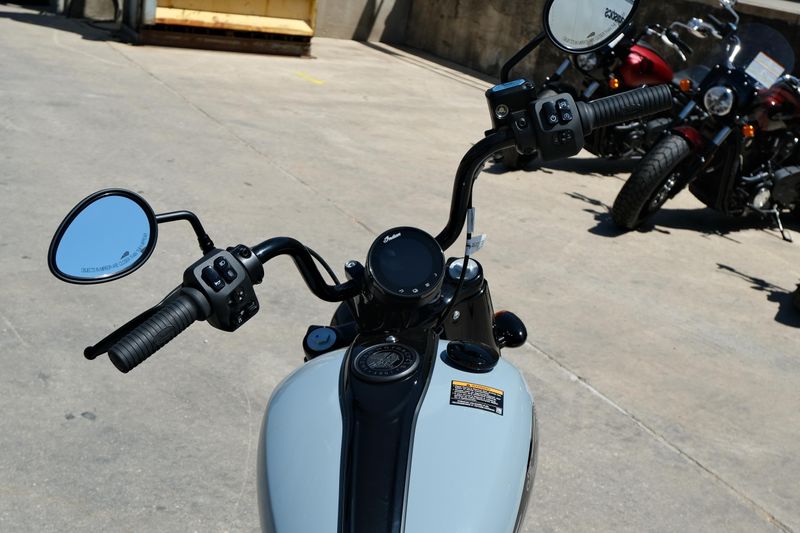 NEW 2025 INDIAN MOTORCYCLE CHIEF BOBBER DARK HORSE Image 15