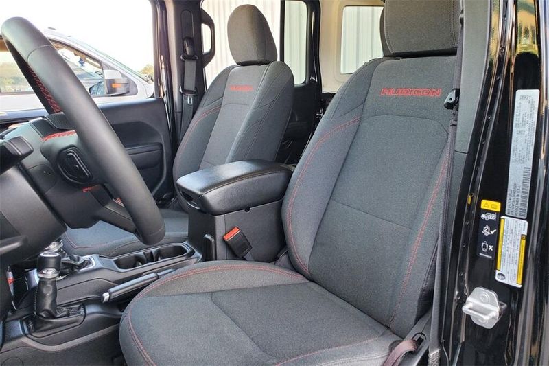 2024 Jeep Wrangler Rubicon photo 11