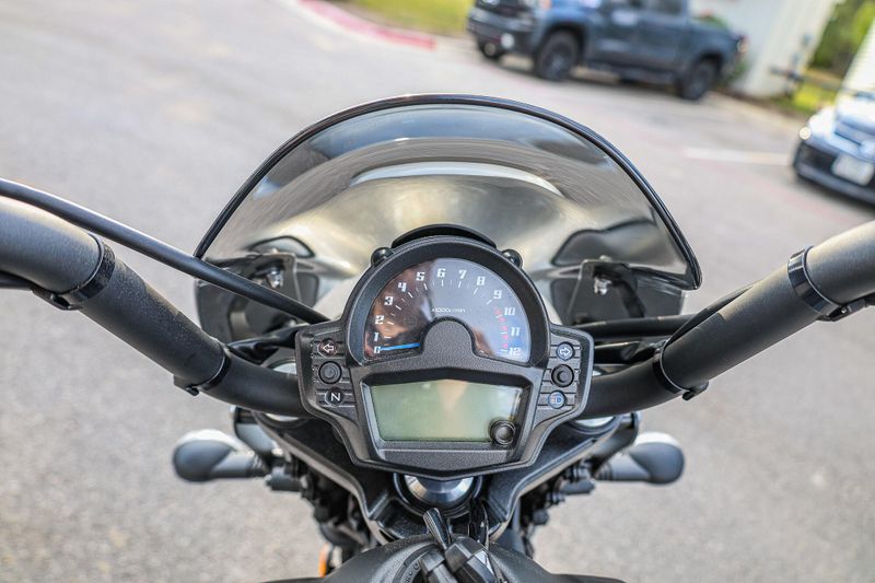 2025 KAWASAKI VULCAN S CAFE ABS  METALLIC MOONDUST GRAYMETALLIC SPARK BLACK in a METALLIC MOONDUST GRAY/METALLIC SPARK BLACK exterior color. Family PowerSports (877) 886-1997 familypowersports.com 