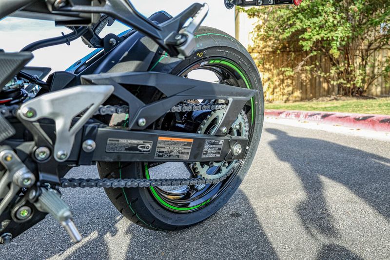 2025 Kawasaki NINJA 500 KRT EDITION  LIME GREEN AND EBONY AND PEARL BLIZZARD WHITEImage 14