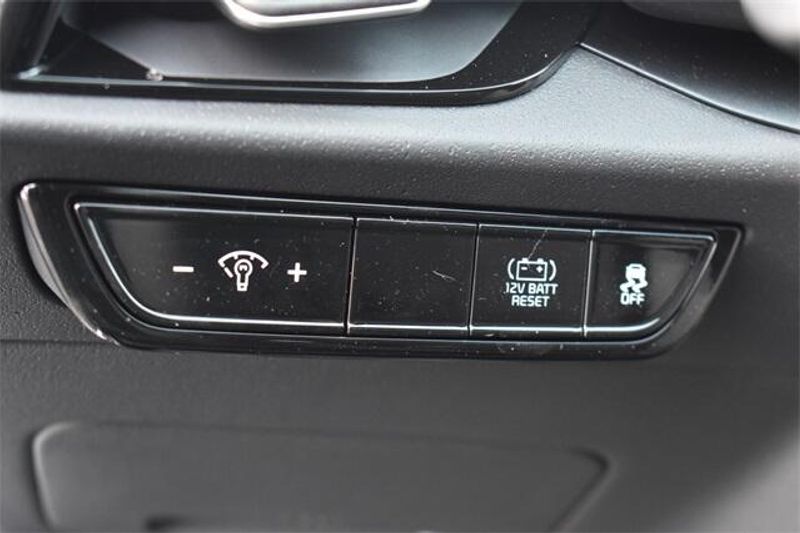 2025 Kia Niro LXImage 21