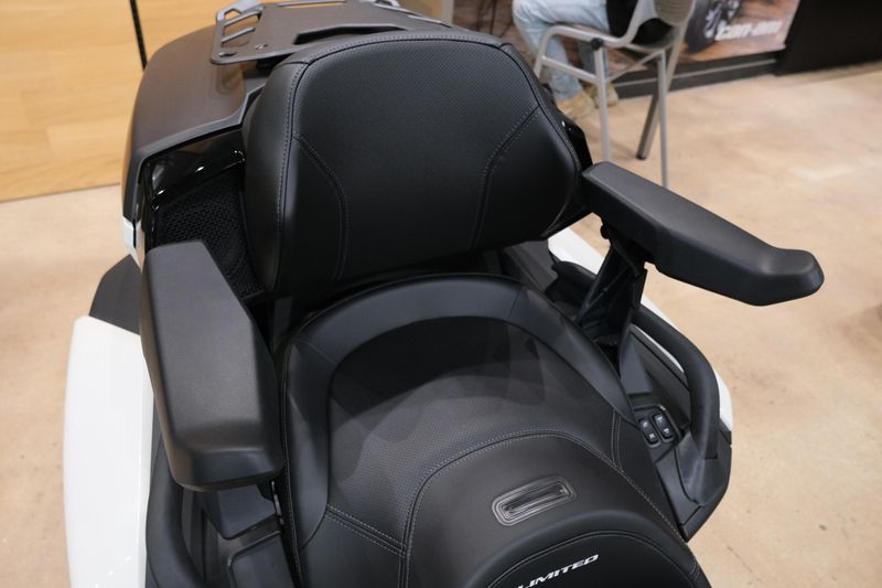 NEW 2026 CAN-AM SPYDER RT LIMITED Image 12