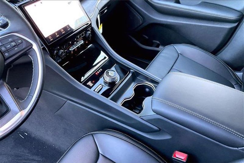 New 2025 Jeep Grand Cherokee Limited 4x4Image 7
