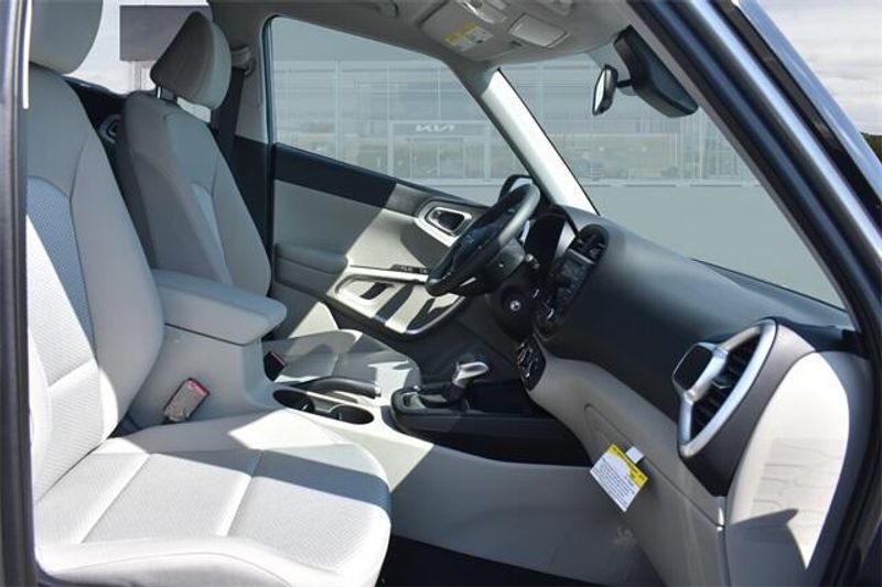 New 2025 Kia Soul LXImage 12