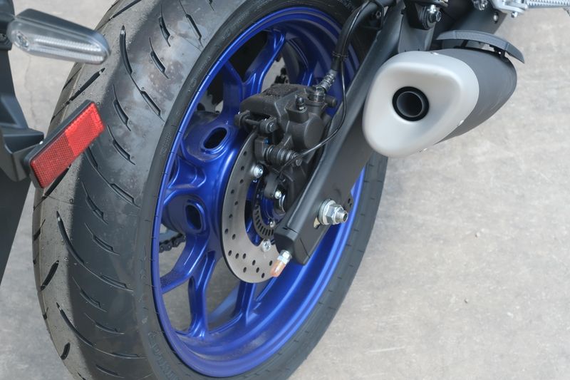 2025 Yamaha YZFR3 ABS TEAM BLUE Image 11