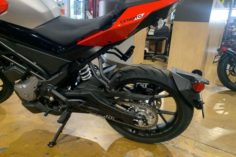 New 2025 CFMOTO 300NK Image 12