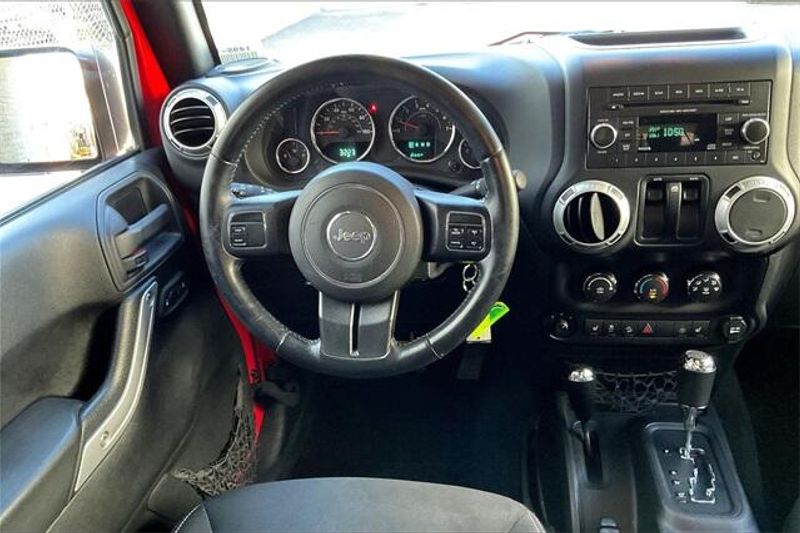 2016 Jeep Wrangler Sahara photo 4