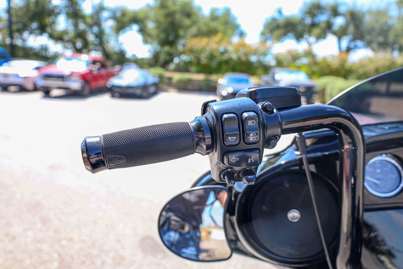 USED 2018 HARLEY STREET GLIDE SPECIAL Image 19