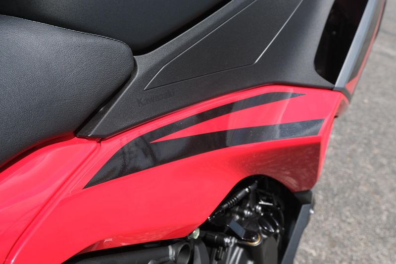 2025 Kawasaki NINJA 500 ABS PASSION RED AND METALLIC FLAT SPARK BLACK AND METALLIC MATTE DARK GRAY Image 20