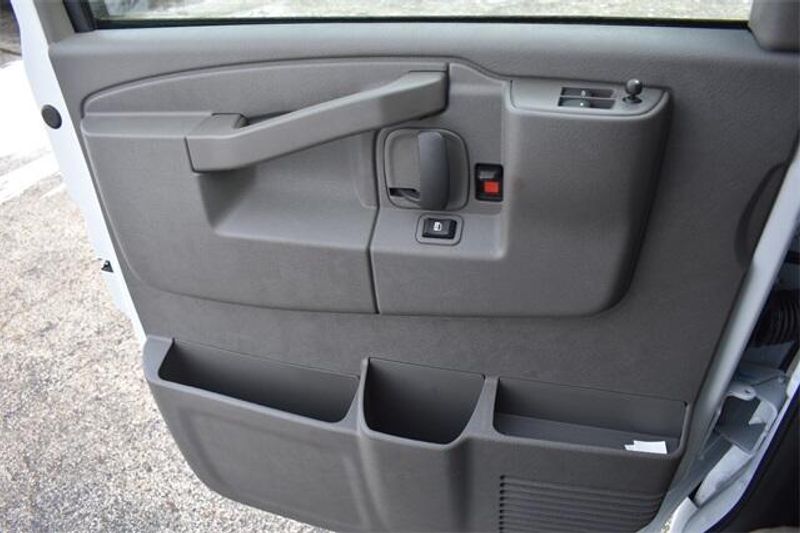 New 2025 Chevrolet Express 3500 Work VanImage 24