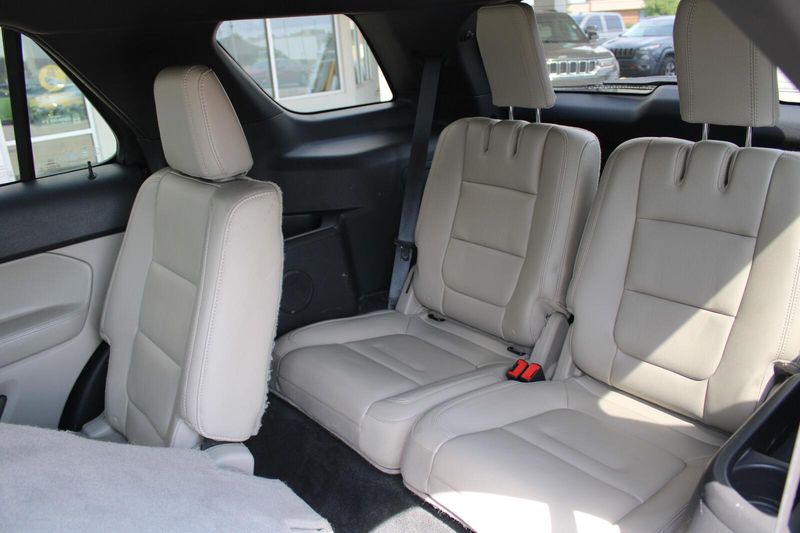 2015 Ford Explorer XLT photo 29