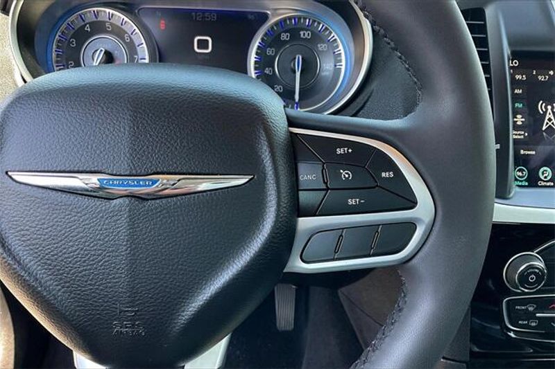 Used 2023 Chrysler 300 TouringImage 19