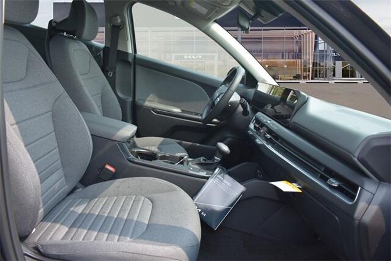 2025 Kia K4 EXImage 12