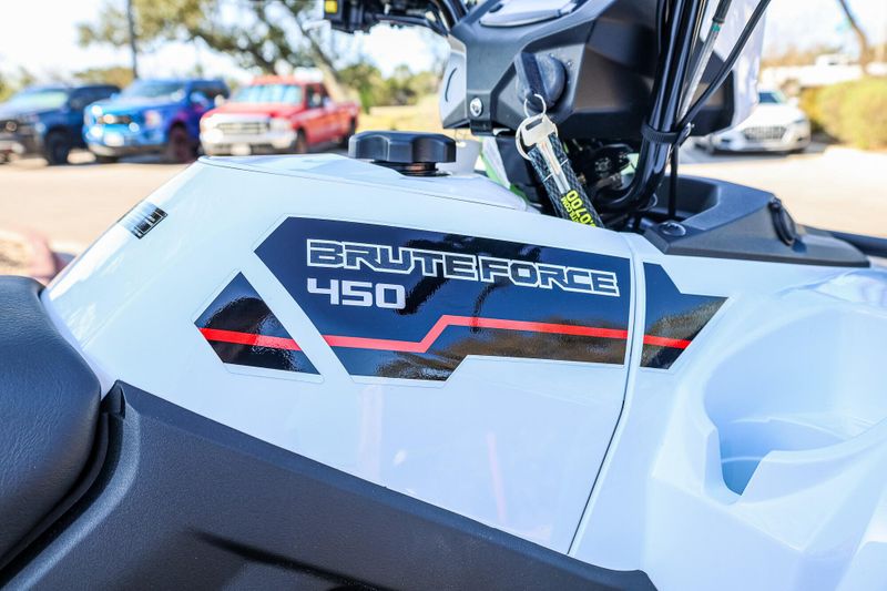 2025 Kawasaki BRUTE FORCE  450 4X4 WHITE Image 11